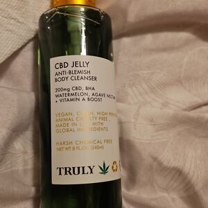 TRULY CBD Jelly Anti-Blemish Cleanser - Green with Gold Cap